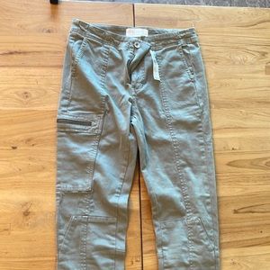 Anthropologie Green cargo pants with zippers at ankles. NWT sz25